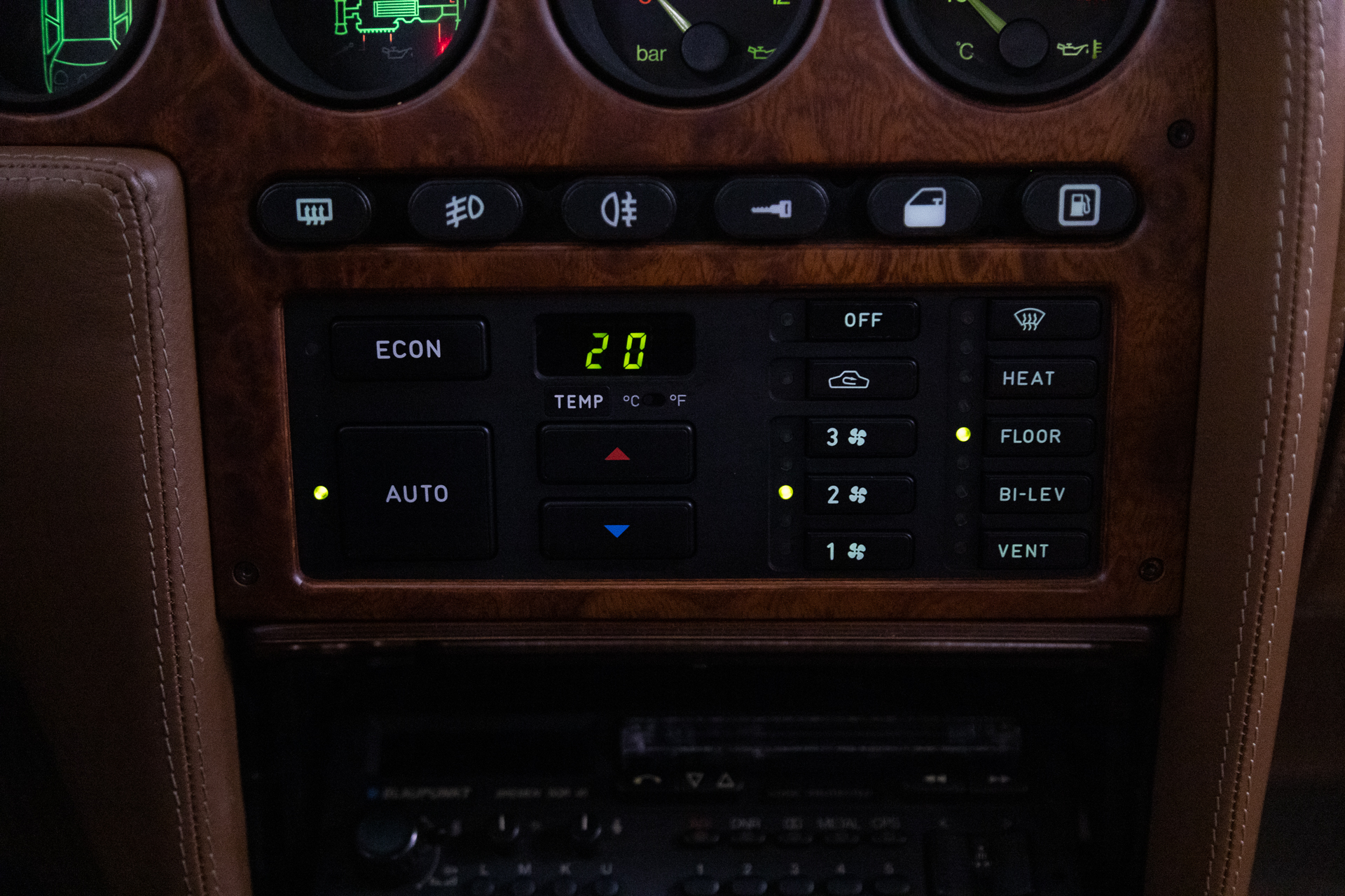 Lancia Thema 8.32